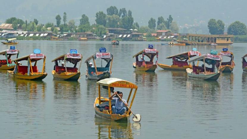 Shikara ride kashmir