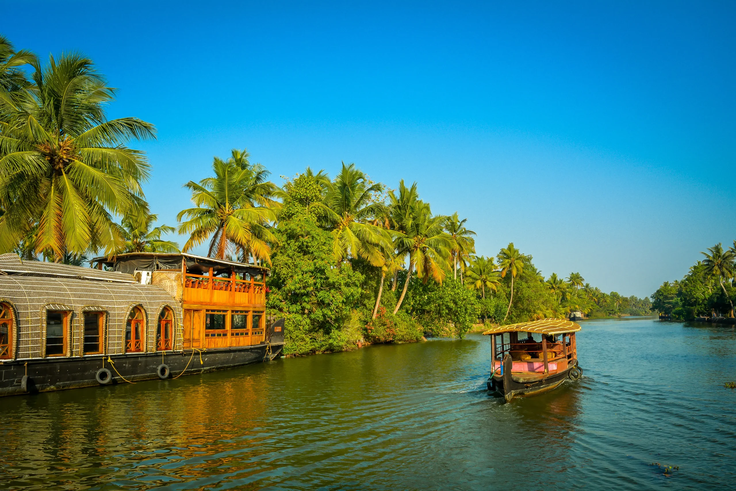 Alleppey Houseboat Honeymoon Experience – A Romantic Escape in Kerala