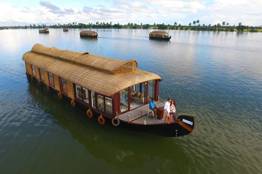 Luxury Houseboat Rentals in Alappuzha – The Ultimate Guide 