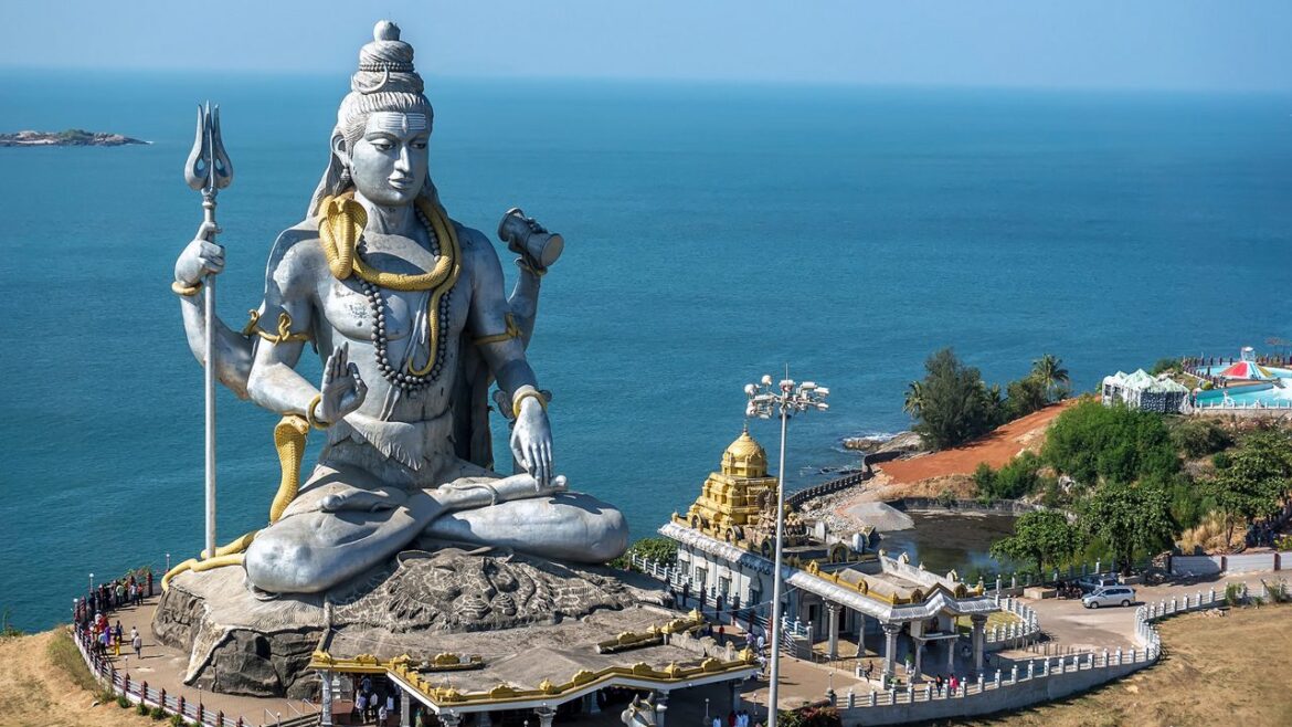 Murudeshwar Temple & Scuba Diving Experience – A Complete Travel Guide 2025