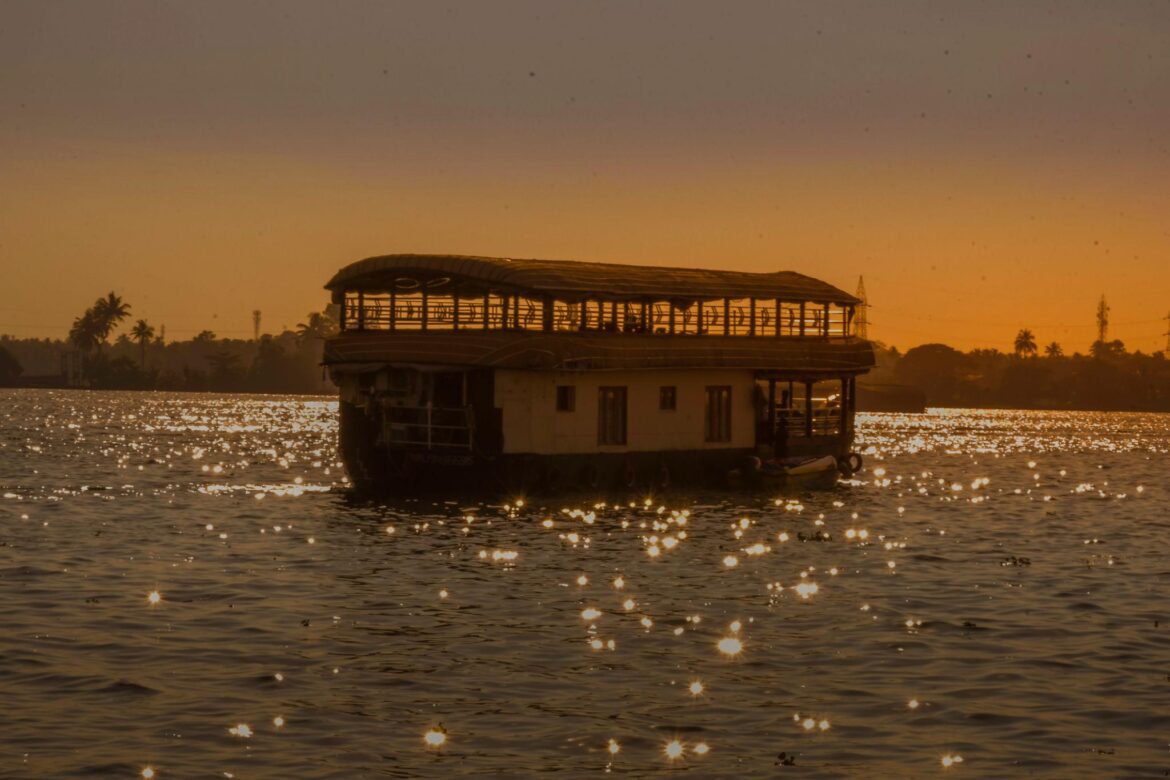 How to book  a Kerala honeymoon tour packages from Pune