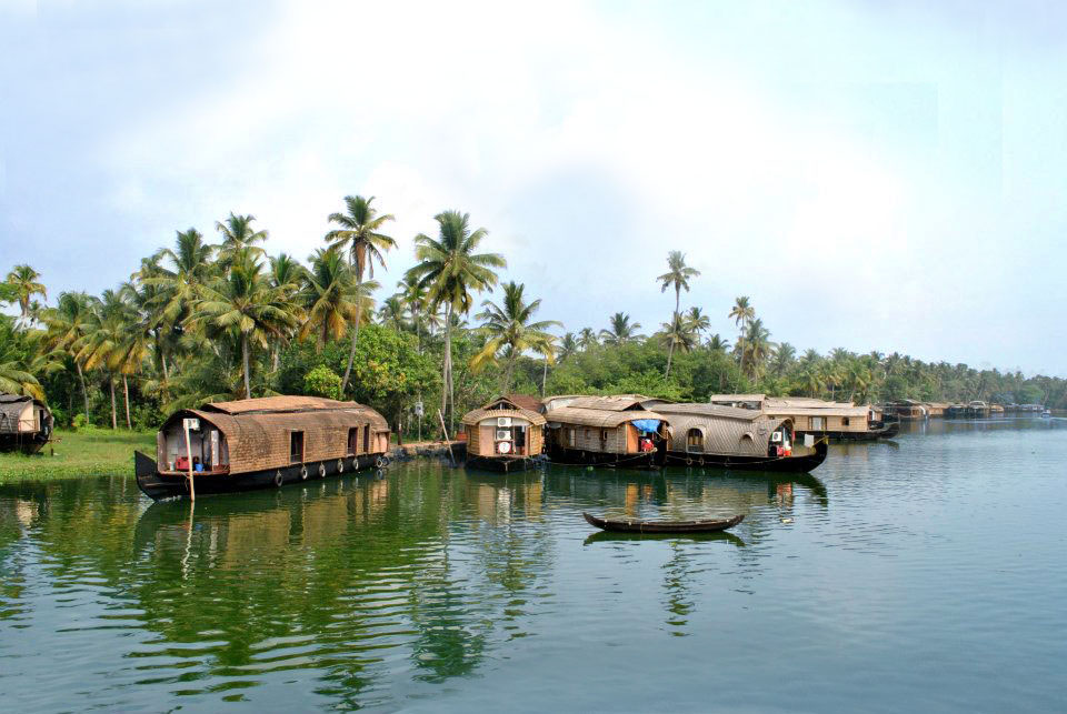 What to see do in Kumarakom? 12 tourist attractions in Kumarakom — traditional kettuvallam houseboat backwater canal Kerala